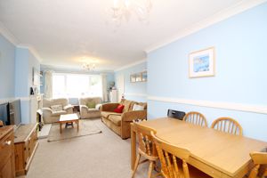 Lounge/Diner- click for photo gallery